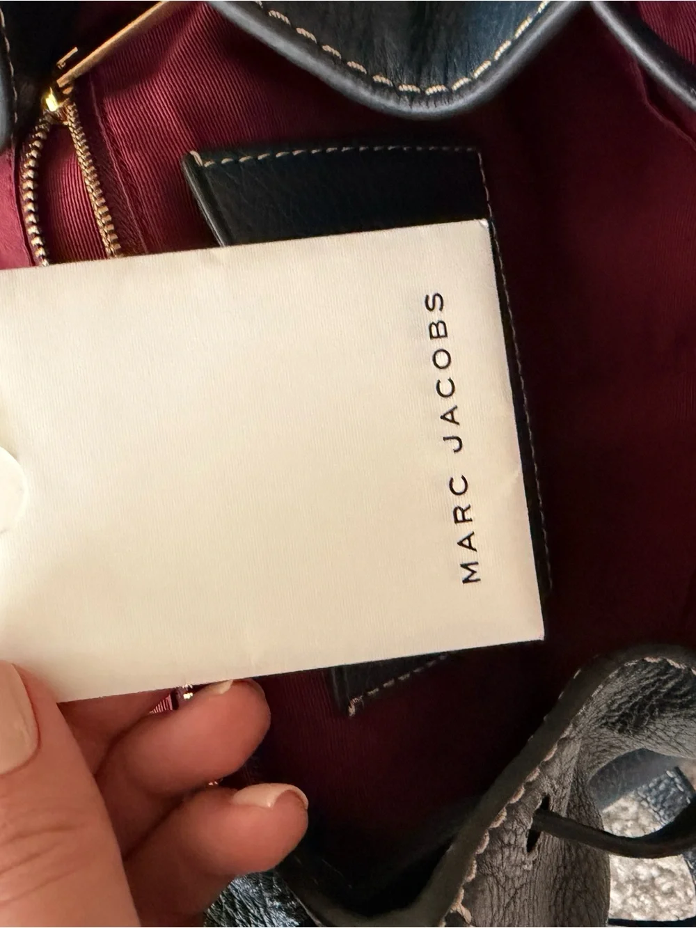 Marc Jacobs compact pebbled